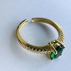 Central Lab Emerald Solitaire by Bichota